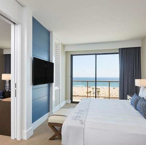 Hilton WF HB room wallcovering